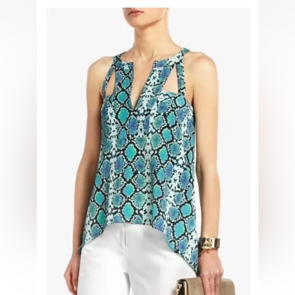 BCBG Maxazria Sleeveless Snake Print Blouse
Split Neck Size XS Green/ Black